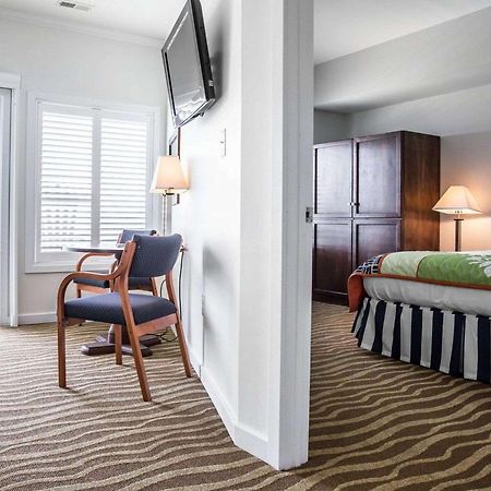 Island Inn & Suites, Ascend Hotel Collection Piney Point Exterior foto