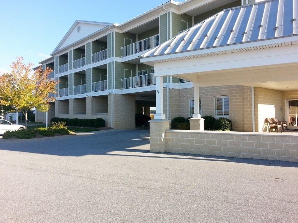 Island Inn & Suites, Ascend Hotel Collection Piney Point Exterior foto