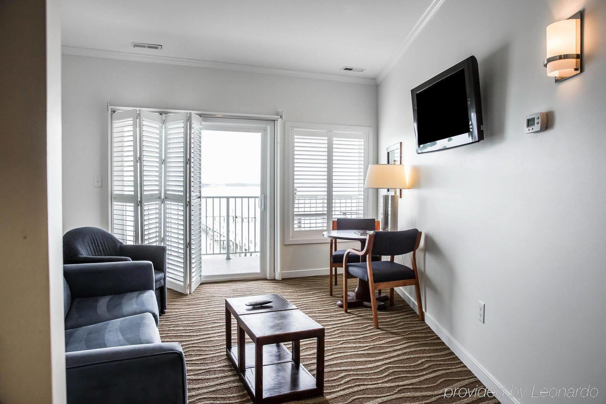 Island Inn & Suites, Ascend Hotel Collection Piney Point Exterior foto